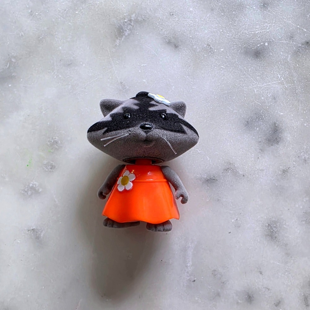Battat Li'l Woodzeez Riley Raccoon Girl Bobblehead Figure Orange 062 Bobbleez